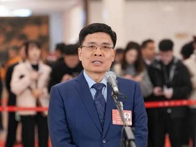 全國(guó)人大代表周云杰：要么與AI同進(jìn)化，要么被AI邊緣化