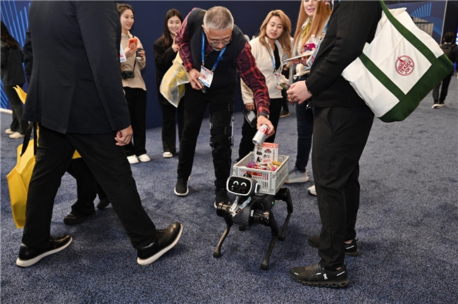 Vbot超能機器狗開啟全球消費級具身智能時代