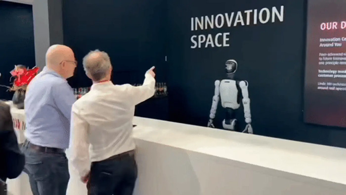 NAVIAI人形機器人亮相國際頂會 LogiMAT